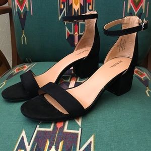 Merona Women’s size 10 Black Faux Suede Heels